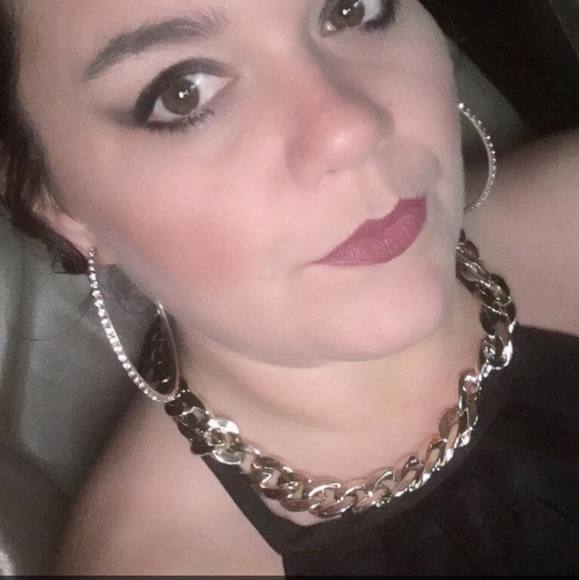 Meet your Posher, Emily - Picture 1 of 1